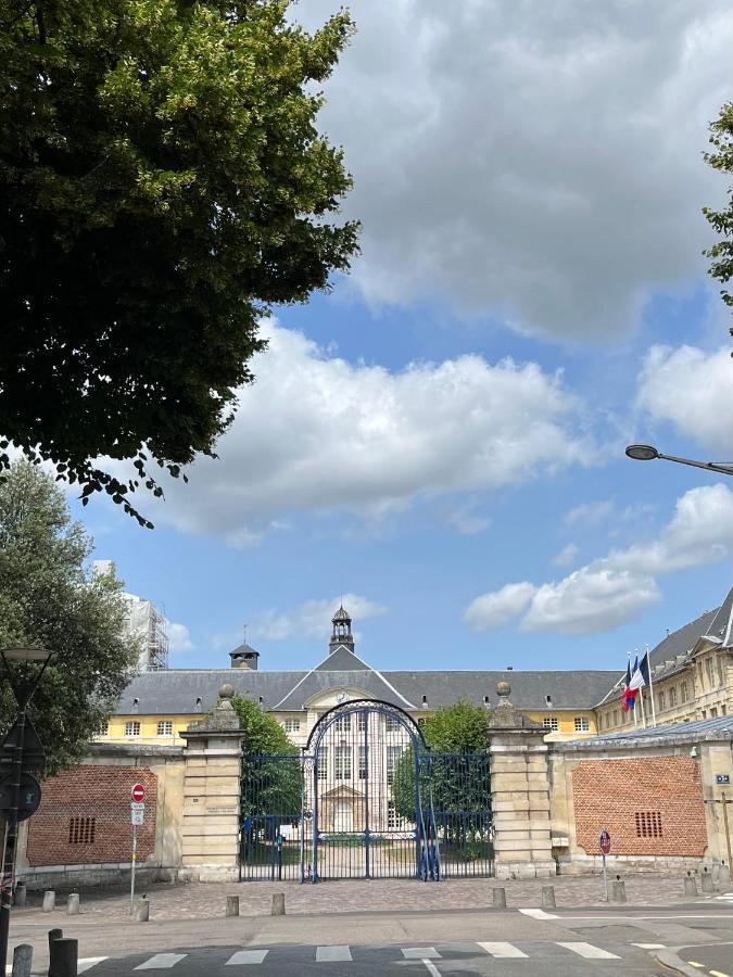 Le Flaubert, Appartement Et Parking En Centre Ville Rouen Kültér fotó